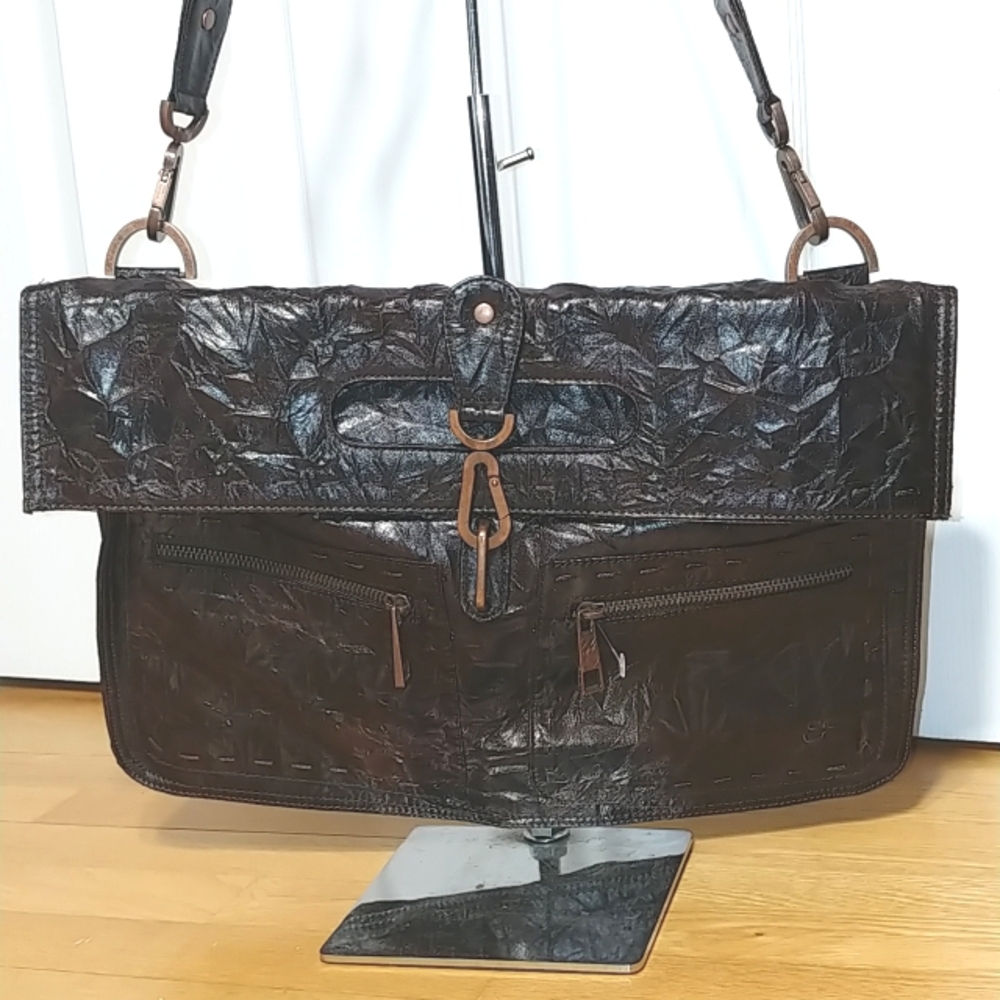 Matt & Nat Crinkle brown Vegan Leather Bag (great pre-loved condition )